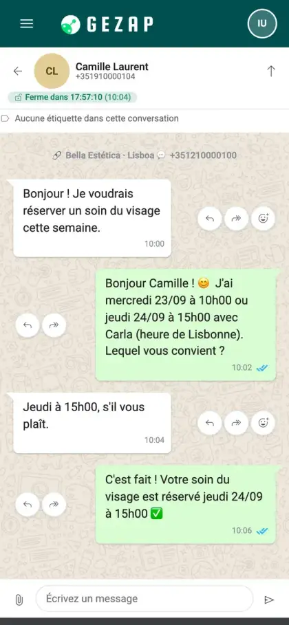Téléphone affichant une conversation dans laquelle la cliente écrit dans sa langue et la réceptionniste IA répond et prend rendez-vous dans la même langue