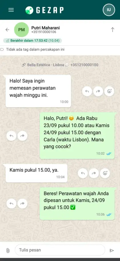 Ponsel dengan percakapan saat klien menulis dalam bahasanya sendiri dan resepsionis AI membalas serta membuat janji temu dalam bahasa yang sama